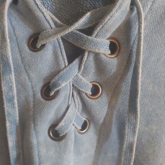 American Eagle Outfitters Cropped Lace-up Hoodie - Picture 4 of 7